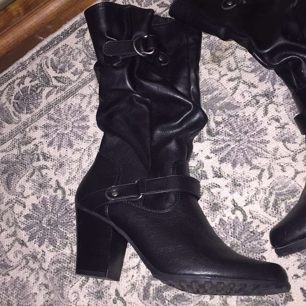 Black heeled boots